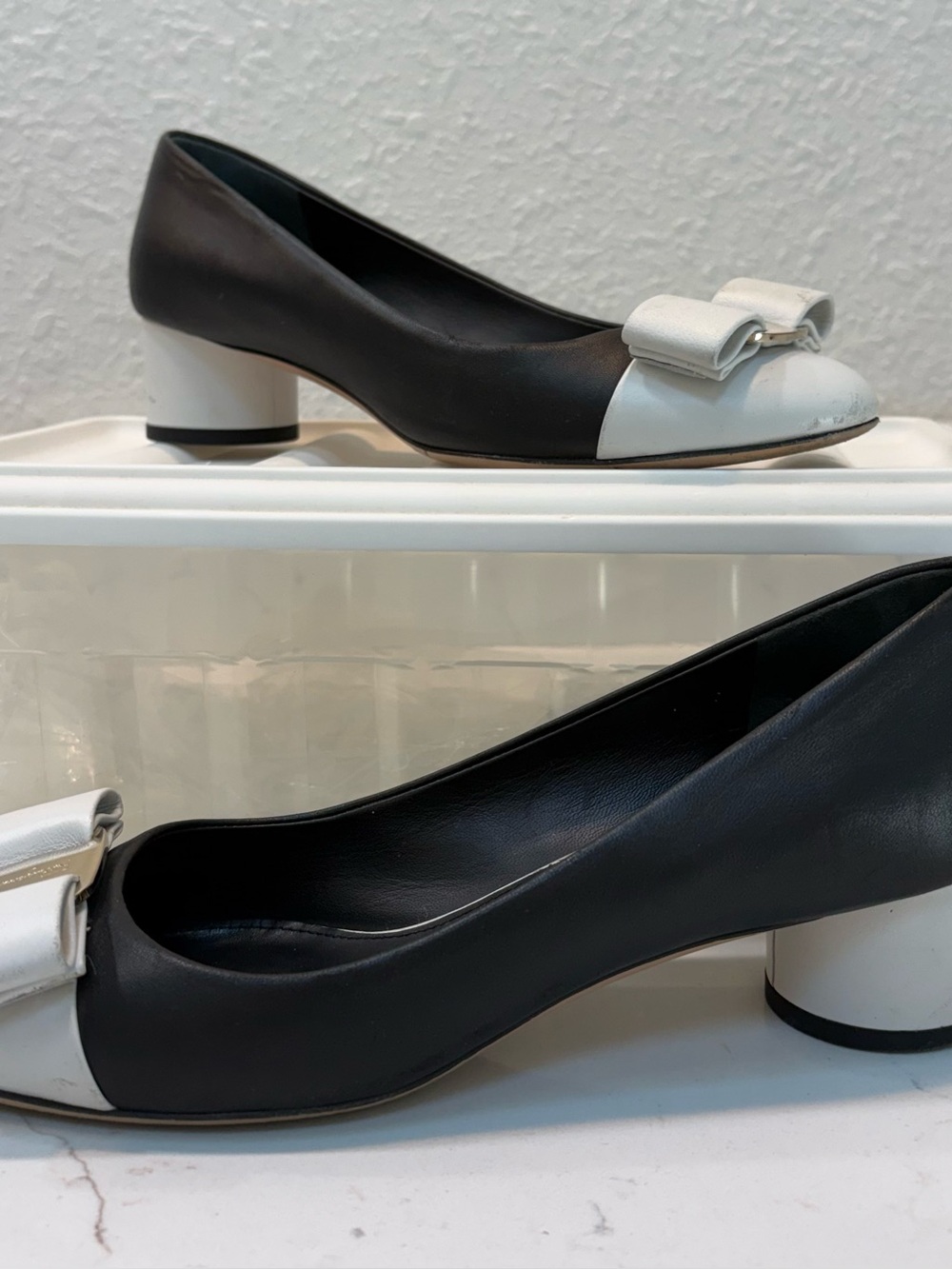 Ferragamo Black & White leather pumps size 6
